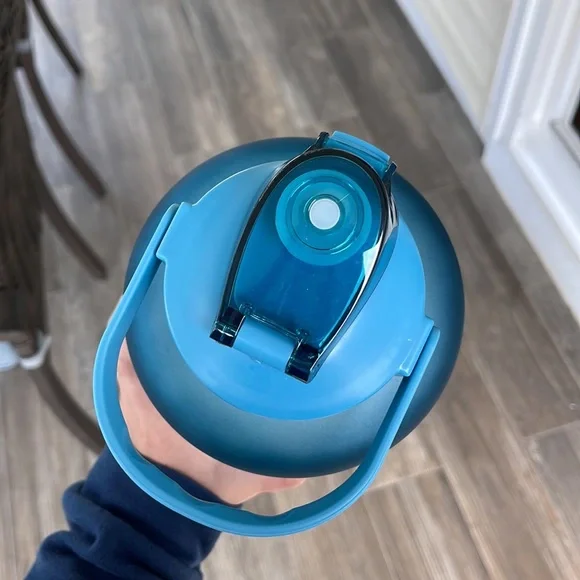 Amazon water bottle with encouraging phrases - Picture 2 of 3